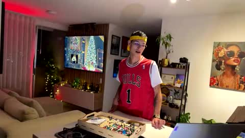   online show from November 13, 2025, 1:15 am