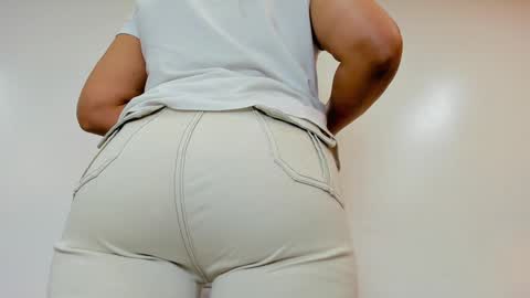 Snapshot of moxa_hot chatting on January 4, 2025, 1:53 pm moxa hot online show from January 4, 2025, 1:53 pm