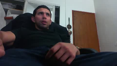 mr0reo_mx online show from December 8, 2024, 2:19 pm