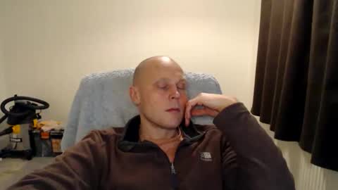 Snapshot of mr_baldy chatting on November 7, 2025, 6:52 pm Mr Baldy Likes to Chat online show from November 7, 2025, 6:52 pm