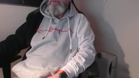 mr_boombastic2021 online show from November 14, 2025, 10:47 am