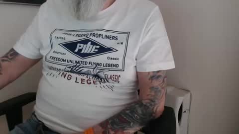 mr_boombastic2021 online show from April 18, 2026, 9:24 am