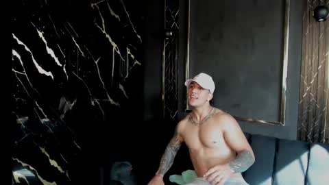 mr_maximo online show from November 25, 2025, 7:25 pm