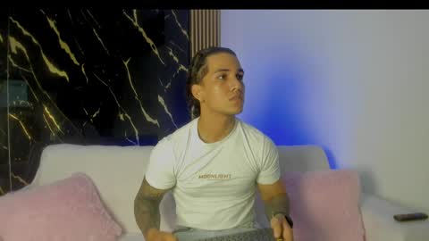 mr_maximo online show from April 20, 2026, 2:14 am