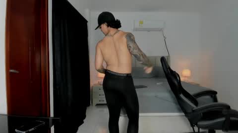 mr_maximo online show from May 16, 2026, 5:26 am
