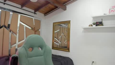 Snapshot of mr_mikee_ chatting on February 3, 2025, 3:20 am MIKEE online show from February 3, 2025, 3:20 am