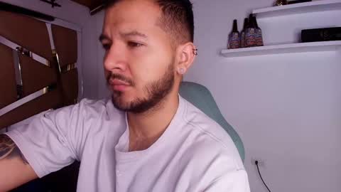 Snapshot of mr_mikee_ chatting on October 7, 2025, 3:04 am MIKEE online show from October 7, 2025, 3:04 am