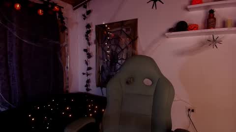Snapshot of mr_mikee_ chatting on October 15, 2025, 3:06 am MIKEE online show from October 15, 2025, 3:06 am