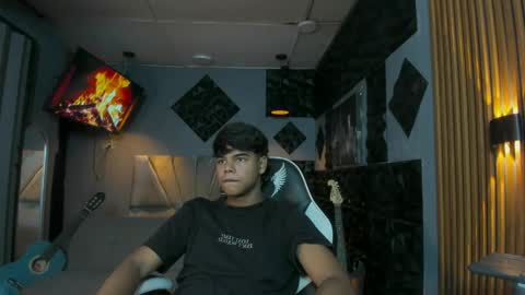 mr_mois online show from April 9, 2026, 6:41 am