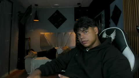 Snapshot of mr_mois chatting on June 7, 2026, 6:39 am mr_mois online show from June 7, 2026, 6:39 am