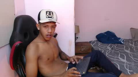 mr_stiven_ online show from January 6, 2025, 8:35 am