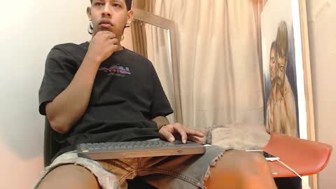 mr_stiven_ online show from November 3, 2025, 2:13 am