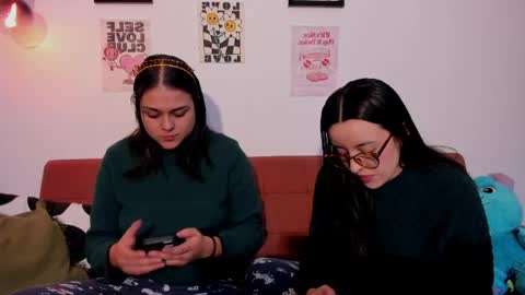 Snapshot of mrbuu_ chatting on May 18, 2026, 11:10 pm Laura online show from May 18, 2026, 11:10 pm