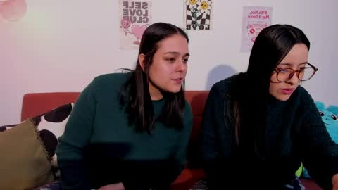 Snapshot of mrbuu_ chatting on June 8, 2026, 5:52 am Laura online show from June 8, 2026, 5:52 am