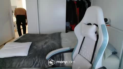 mrdr000 online show from June 15, 2026, 5:53 am