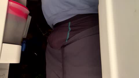 mreric_210 online show from November 22, 2025, 7:40 am