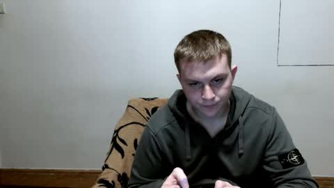 Snapshot of mrheat_ chatting on December 4, 2025, 7:55 pm Max online show from December 4, 2025, 7:55 pm