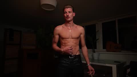 Snapshot of mrlong23cm chatting on November 28, 2025, 10:34 pm Mr Long online show from November 28, 2025, 10:34 pm