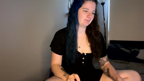 Snapshot of mrs_and_his_kitten chatting on January 6, 2025, 12:59 am mrs_and_his_kitten online show from January 6, 2025, 12:59 am