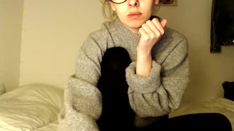 Snapshot of ms__mila chatting on March 21, 2026, 6:22 pm online show from March 21, 2026, 6:22 pm