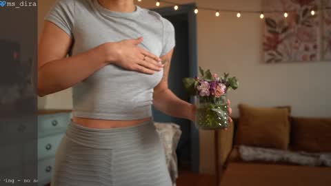 Snapshot of ms_dira chatting on February 10, 2026, 1:15 pm dira and the riru tribe online show from February 10, 2026, 1:15 pm