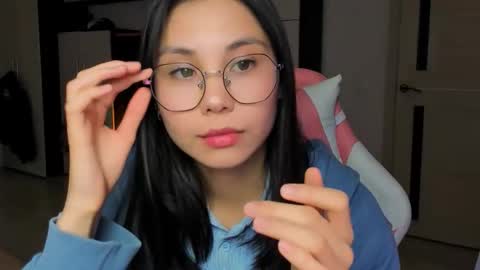 ms_emily_ online show from September 18, 2025, 3:58 pm