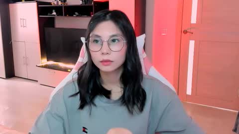 ms_emily_ online show from October 11, 2025, 9:30 am