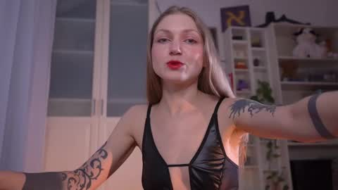 Snapshot of ms_lorelei chatting on November 21, 2025, 8:07 pm Lore online show from November 21, 2025, 8:07 pm