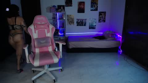 Manuela3 online show from December 15, 2024, 5:20 pm