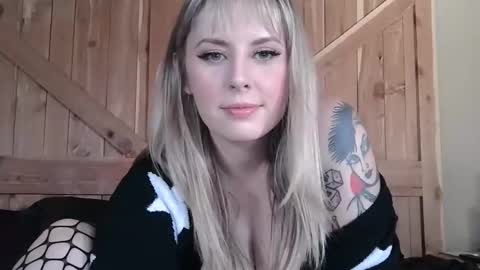 Snapshot of msbigtits77 chatting on January 8, 2026, 6:21 pm MsBigTits online show from January 8, 2026, 6:21 pm