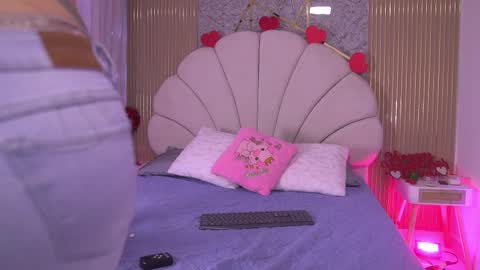 Manuela  online show from February 7, 2026, 3:10 am