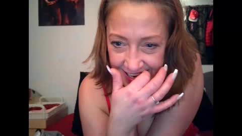 Snapshot of mswhitney618 chatting on December 19, 2025, 8:43 am mswhitney618 online show from December 19, 2025, 8:43 am