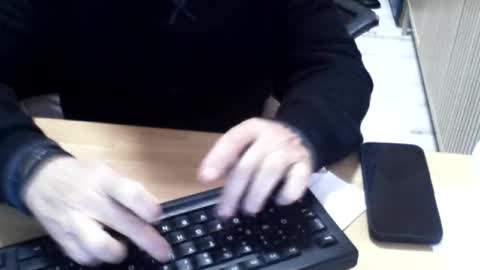 Snapshot of mtwpaul chatting on November 11, 2025, 2:39 pm mtwpaul online show from November 11, 2025, 2:39 pm