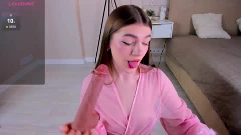 Luna online show from November 3, 2025, 9:43 am