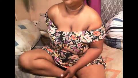 Snapshot of munniegalz1 chatting on February 20, 2025, 1:36 am your angel online show from February 20, 2025, 1:36 am