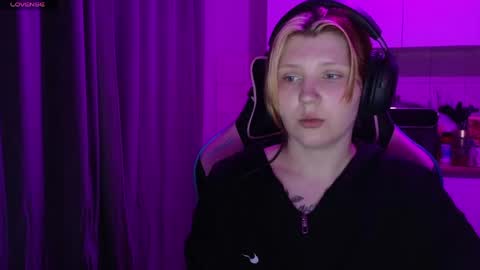 Milana online show from May 22, 2026, 2:55 pm