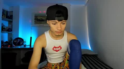 murielkarmesi online show from January 5, 2025, 3:45 pm