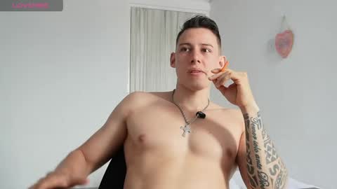 muscle_king_cum online show from April 18, 2026, 3:27 pm