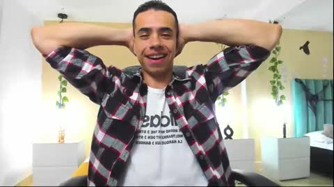 muscle scott online show from October 25, 2025, 12:34 pm