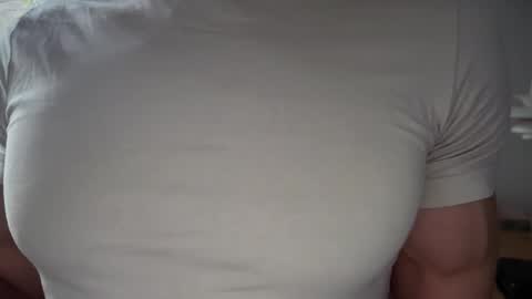 Snapshot of musclehair3 chatting on October 28, 2025, 10:41 am musclehair3 online show from October 28, 2025, 10:41 am