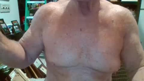 Snapshot of musclesandlittledick chatting on March 31, 2026, 12:05 pm musclesandlittledick online show from March 31, 2026, 12:05 pm