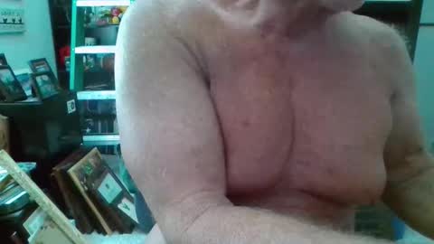 Snapshot of musclesandlittledick chatting on April 1, 2026, 5:32 pm musclesandlittledick online show from April 1, 2026, 5:32 pm