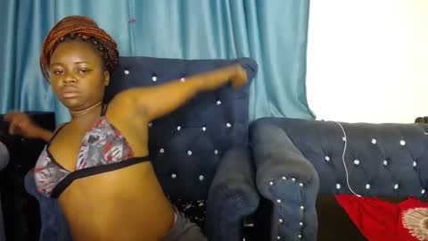 Snapshot of muse_melanin chatting on February 8, 2026, 1:42 am Milly online show from February 8, 2026, 1:42 am