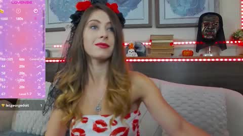 Luna  online show from October 28, 2025, 8:22 pm