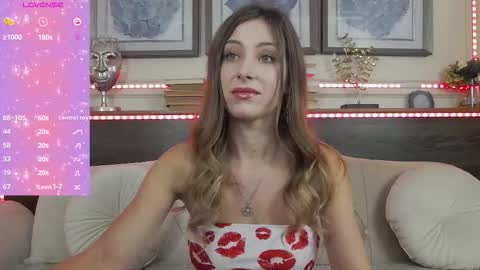 Luna  online show from November 16, 2025, 6:46 pm