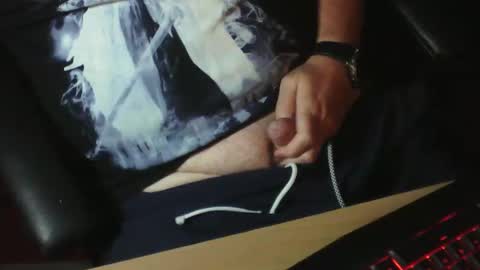 Snapshot of muso44 chatting on January 5, 2025, 11:04 am Muso online show from January 5, 2025, 11:04 am