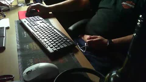 Snapshot of muso44 chatting on March 2, 2025, 11:07 am Muso online show from March 2, 2025, 11:07 am