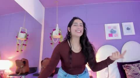 my_aleja_ online show from September 19, 2025, 1:01 pm