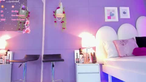 my_aleja_ online show from October 20, 2025, 12:49 pm