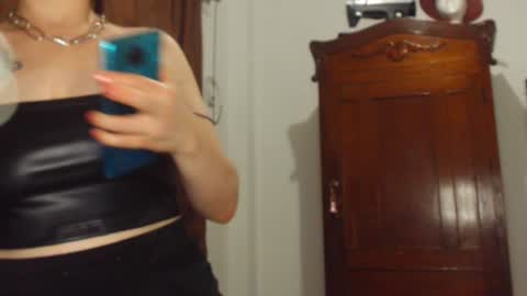     sara      i know you love me xoxox     online show from December 7, 2024, 7:16 am